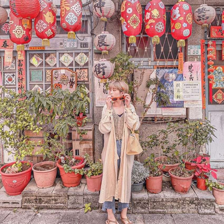 神農街の清朝時代の町家建築が並ぶ昼間の路地