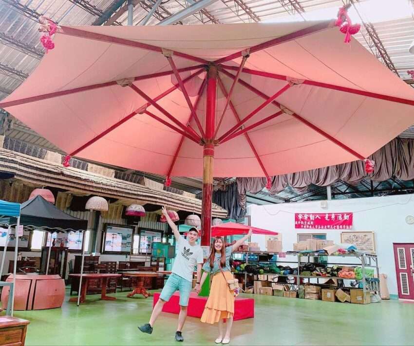 藏傘閣觀光園區に展示された台湾の伝統的な竹傘工芸品