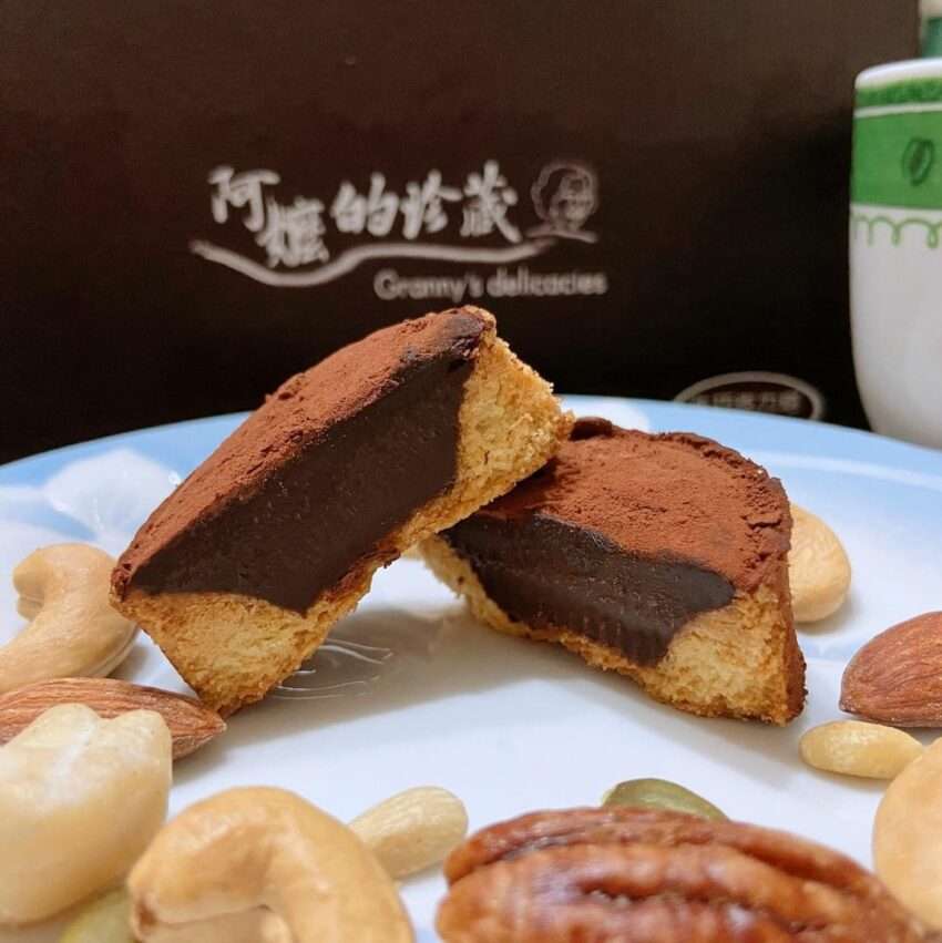 阿嬤的珍藏のお土産商品。台南の伝統菓子がレトロなパッケージに収められている