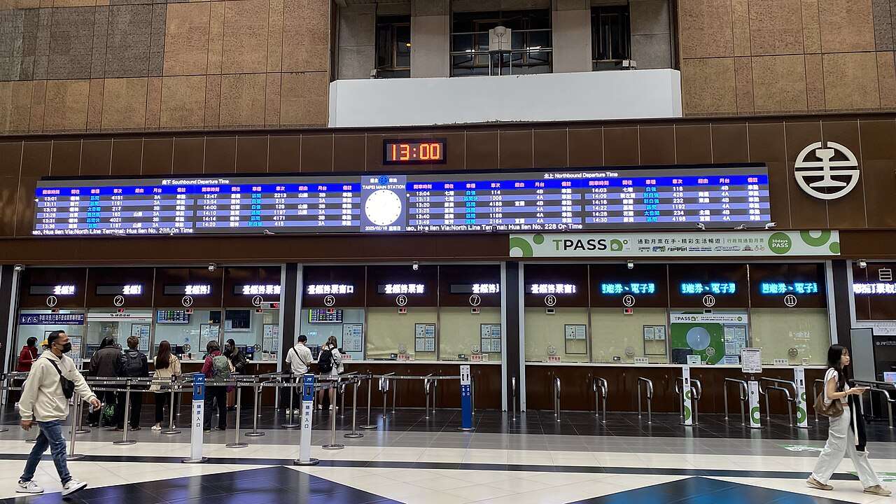 台北駅コンコースの広い構内