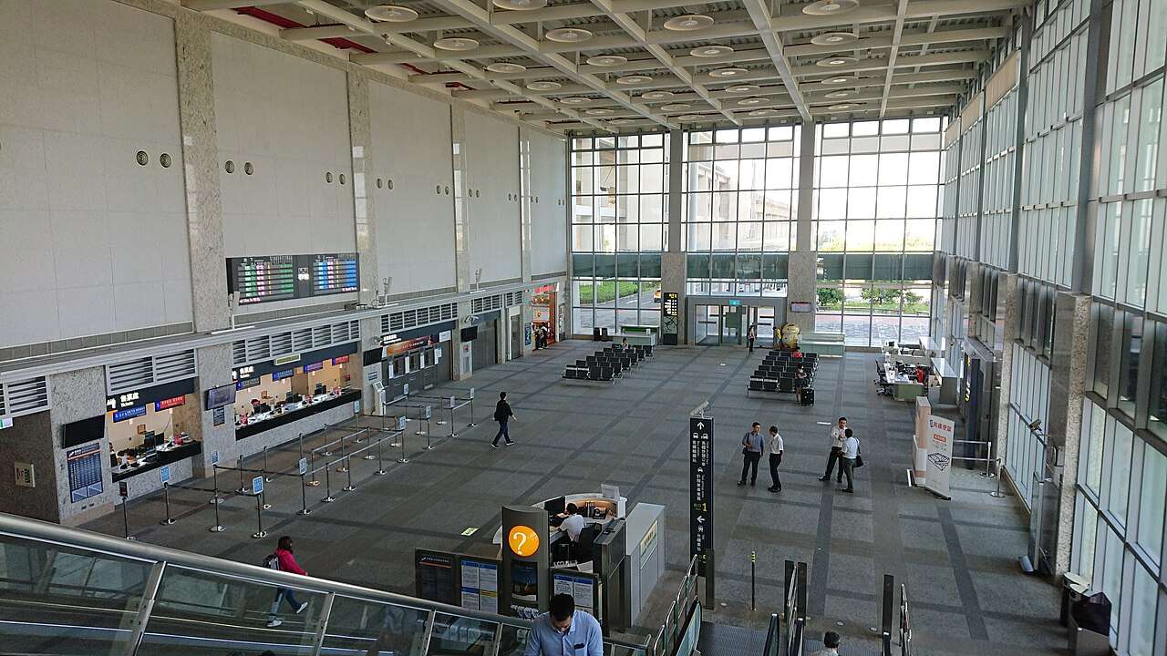 苗栗駅のコンコース