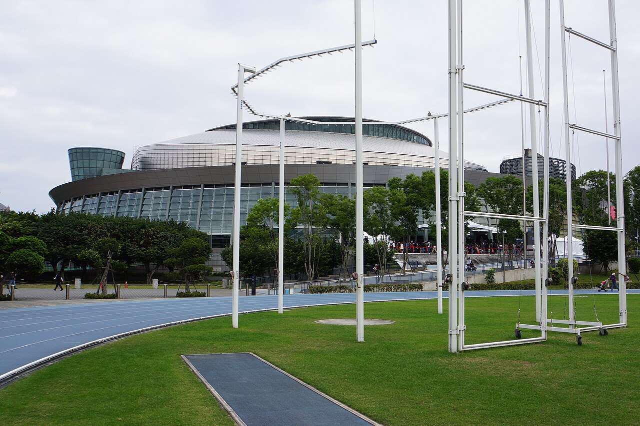 台北アリーナとウォームアップフィールドの全景