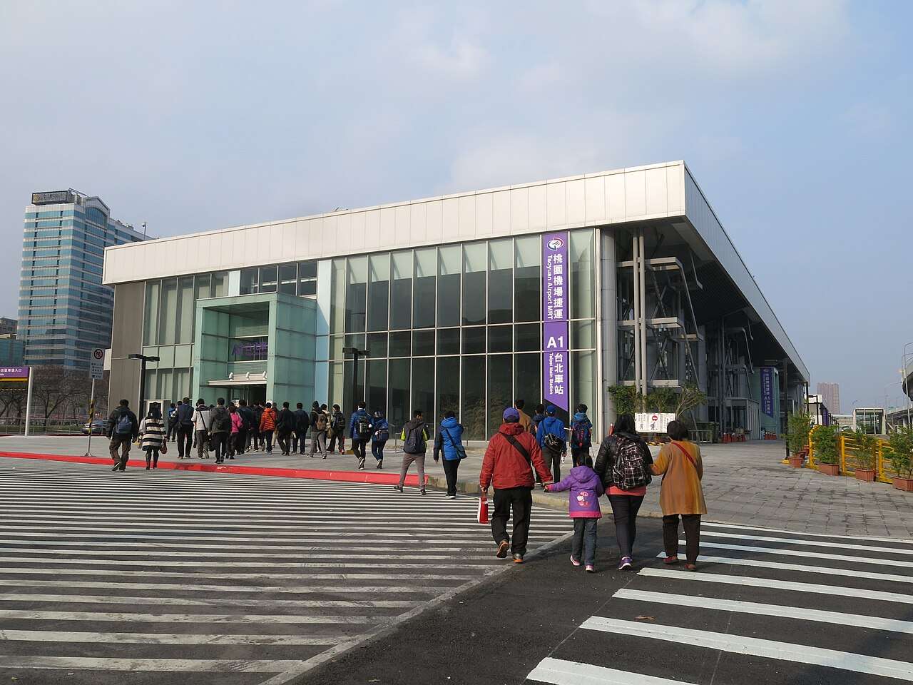 桃園MRTと高鉄が接続する台北駅周辺