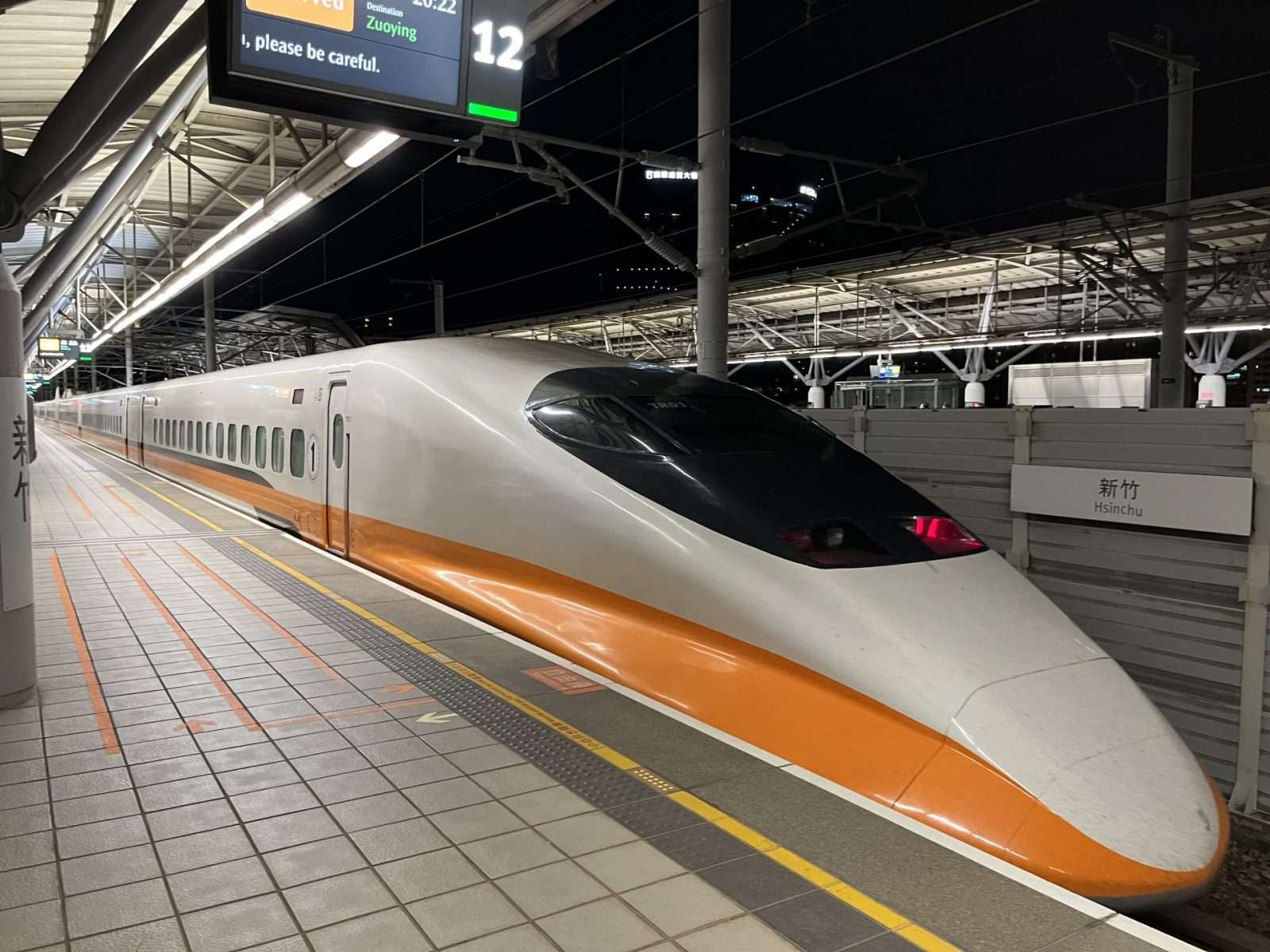 駅に停車中の高鉄の列車