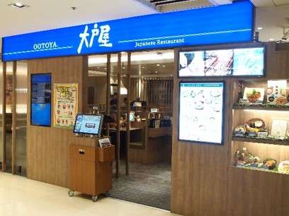 大戸屋 新光台北車站店の店内。落ち着いた日本式定食の雰囲気