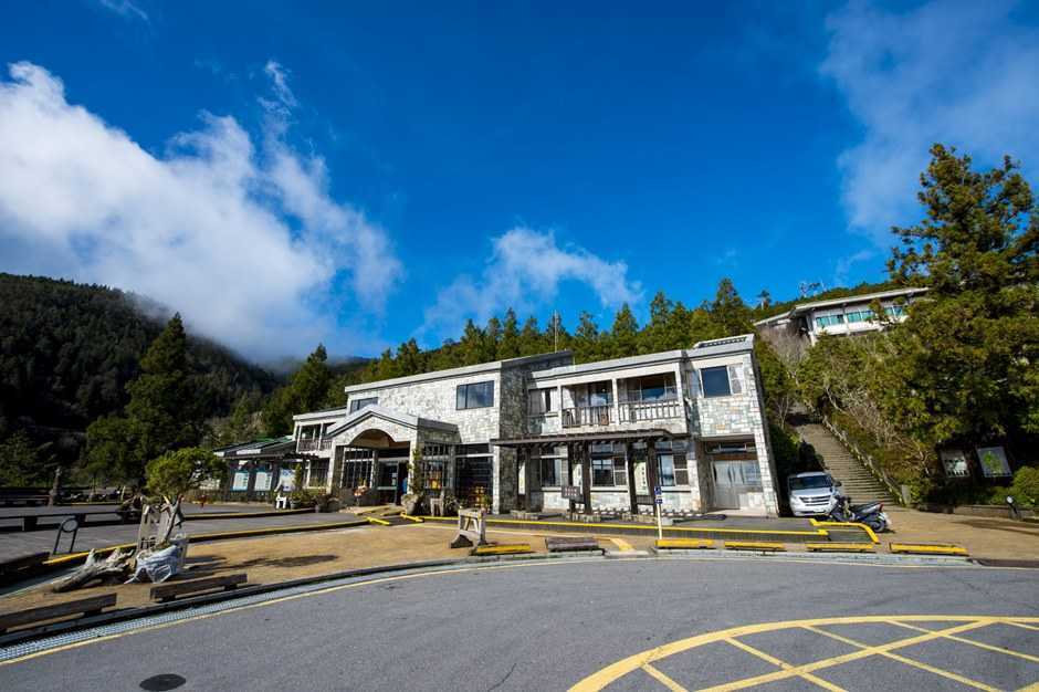 太平山莊の木造コテージの外観