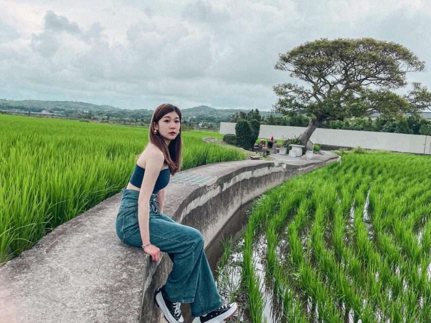 自然光の中で撮影した清潔感のある個人プロフィール写真