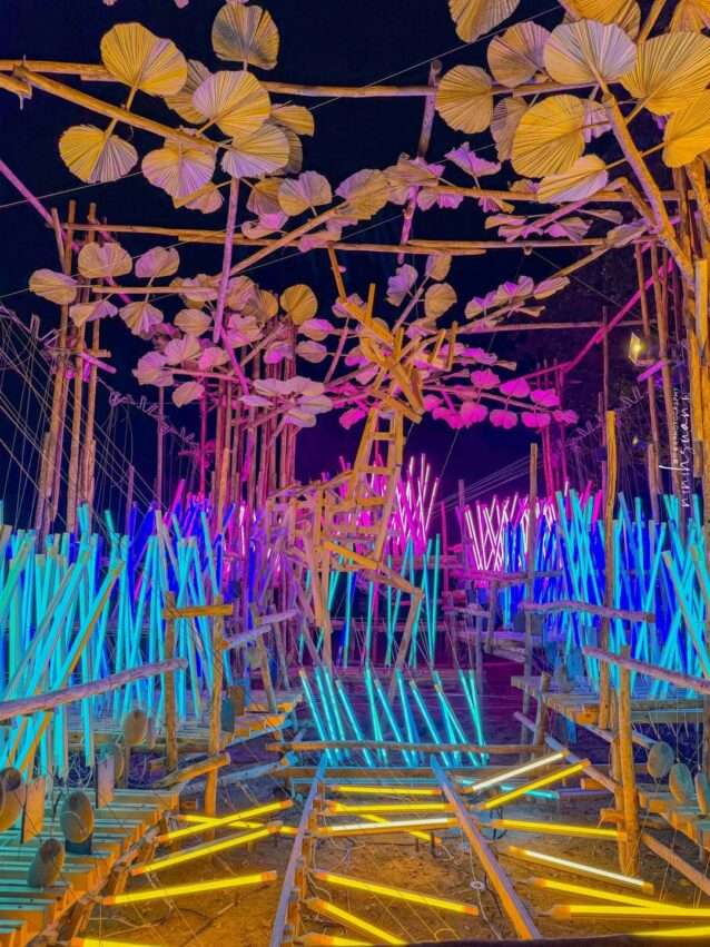 空山祭の夜間山林における光と音のインスタレーション作品