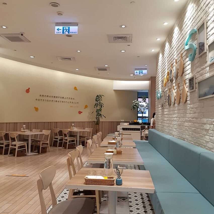 Woosa鬆餅屋のパンケーキにアイスクリームを添えた一皿。ふわふわの食感が伝わる