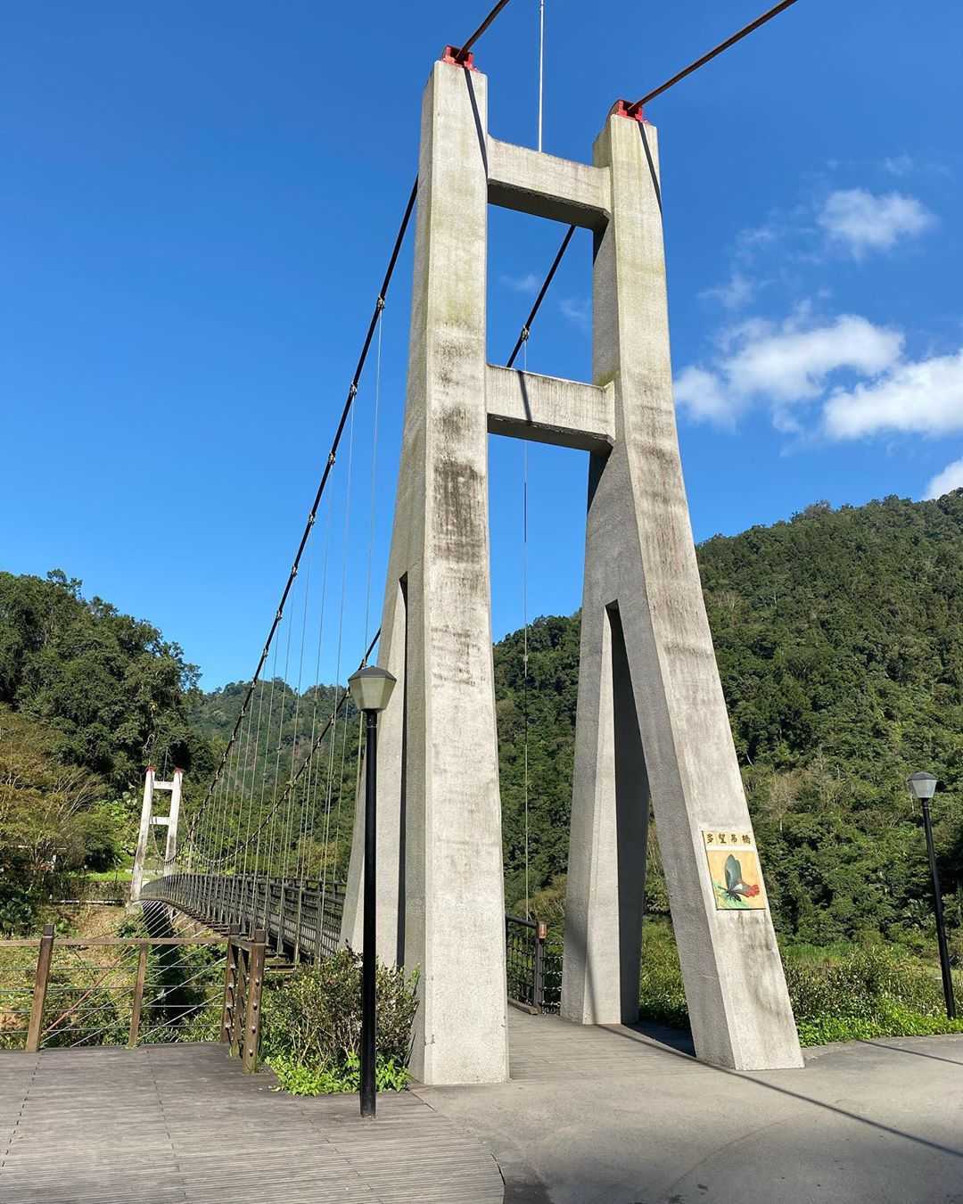 多望溪にかかる多望吊橋