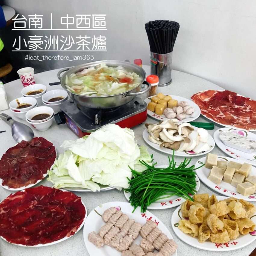小豪洲沙茶爐の沙茶ソースと鍋の食材